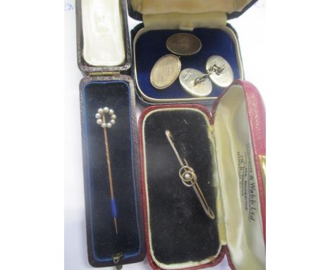 A mixed lot to include a yellow metal stick pin, silver cufflinks and a 15ct gold brooch 