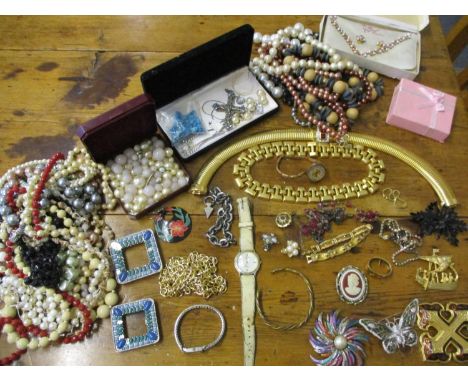 A quantity of costume jewellery to include vintage beads, brooches and a gold plated ladies wristwatch, a Russian bank not 19