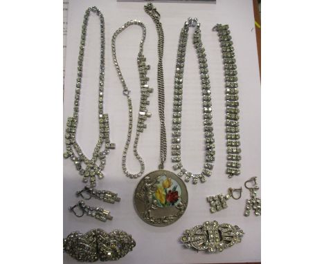 A quantity of vintage costume jewellery to include silver items including an Art Nouveau silver pendant on silver chain 