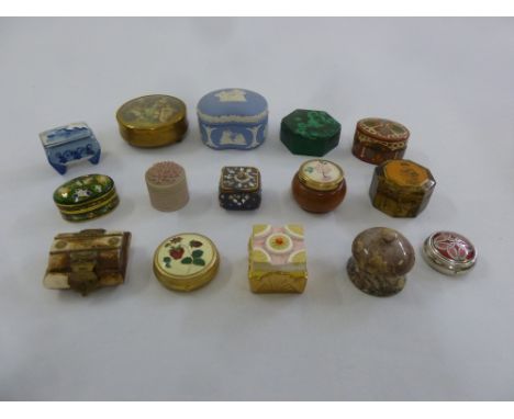 A quantity of pill and patch boxes to include ceramic, papier mache and enamel  (15)