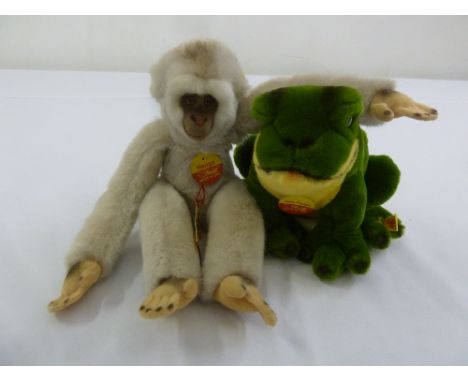 Two Steiff animals Hango monkey 0040/28 and Cosy Froggy 5384/20, both with button and label