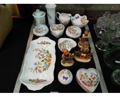 A good lot to include 16 pieces of Aynsley Cottage Garden to include vase, jug, trinket boxes, bowls and similar also include