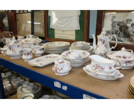 Royal Albert Lavender Rose tea and dinner service (60 pieces)
