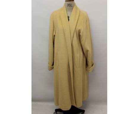 Loretta Di Lorenzo light beige Angora, cashmere and wool mix coat, size 40