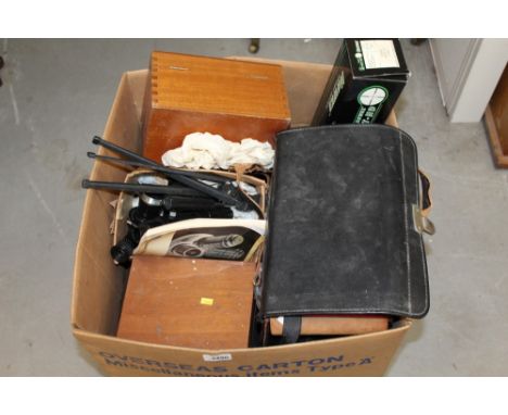 Quantity of cameras and optical equipment - comprising Leitz Leica microscope accessories and objectives, various 35mm camera