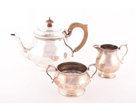A George V three piece silver tea set, comprising a silver teapot,&nbsp;16cm high, a silver milk jug, 9cm high, and a silver 