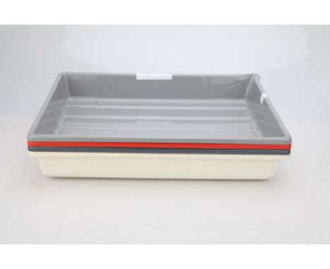 one white, one light grey, one dark grey, and one red (4).
