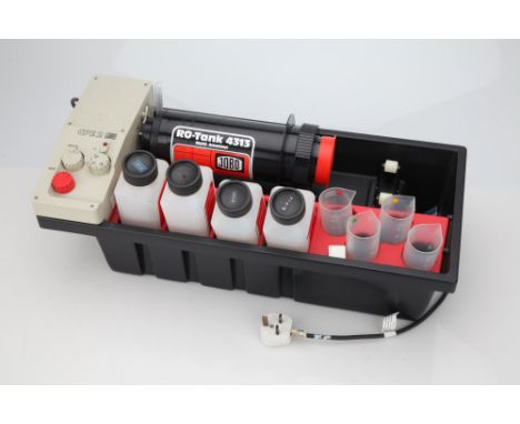 black, with a RO-Tank 4313 (4x 35mm spirals), also with 4x Jobo graduated cylinders, 4x 1000ml bottles, a Jobo Process Timer 