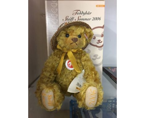 Boxed Steiff Classic bear