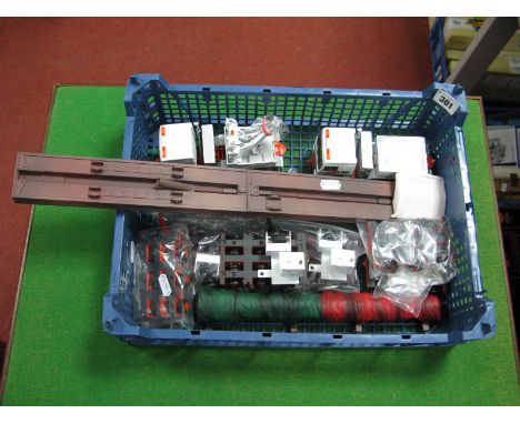 1/50th Scale Model Diecast Heavy Haulage Set by Corgi, comprising two DAF Tractor Units, Six Trailer Sections and Cast Load, 
