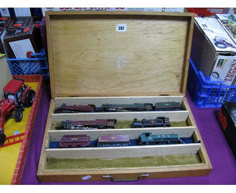 Five "OO" Scale Model Locomotive by Triang/Hornby, presented in an unusual wooden case marked "Made in USSR". Locomotives inc