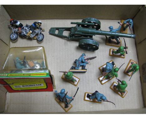 A Quantity of Britains 'Deetail' Plastic Military Model Figures, a bubble packed Britains # 9681 German Army Combination. A B