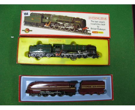 Hornby # R861 "OO" Scale Model 2-10-0 Class 9F Locomotive Number 92220 "Evening Star", in BR green  livery, plus # R871 "OO" 