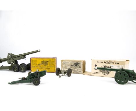 Britains Guns and Howitzers comprising boxed pre WW2  1292 Gun of the Royal Artillery, pre WW2  boxed 1263 RA Gun, post WW2  