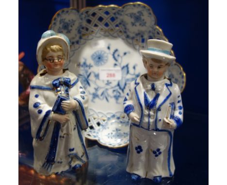 A BLUE AND WHITE DRESDEN DISH with pierced decoration, 22.5cm dia. and a pair of Edwardian ceramic nodding figures