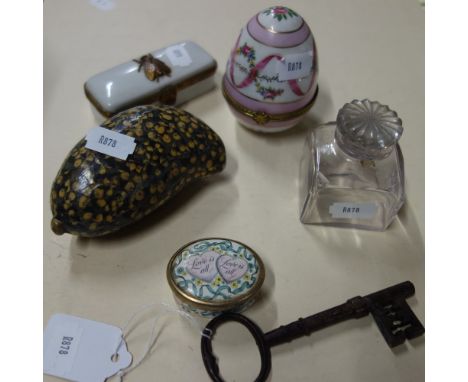 A WHITE CERAMIC BOX decorated with a gilt brass bee and similar items