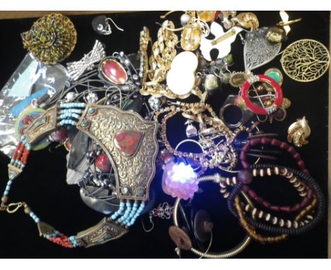 A LARGE COLLECTION OF COSTUME JEWELLERY, including an chunky Egyptian revival necklace and a novelty light up ring