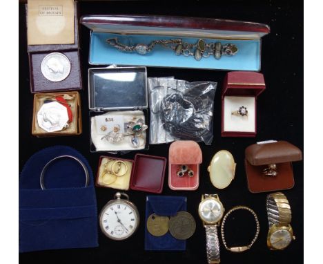 A COLLECTION OF JEWELLERY, including a solitaire diamond ring, gentlemans Glendal wristwatch and other similar items