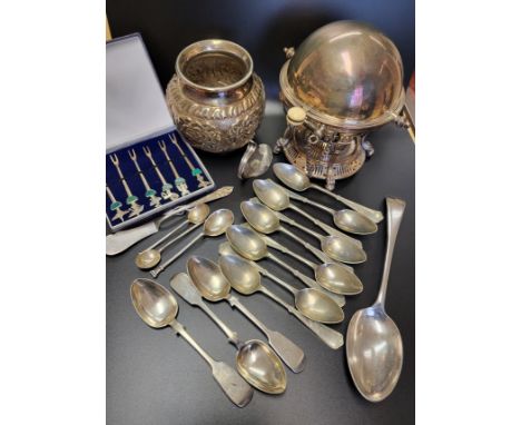 A small group of silver and plated items, to include a set of silver spoons, a plated muffin dish, a white metal vase with em