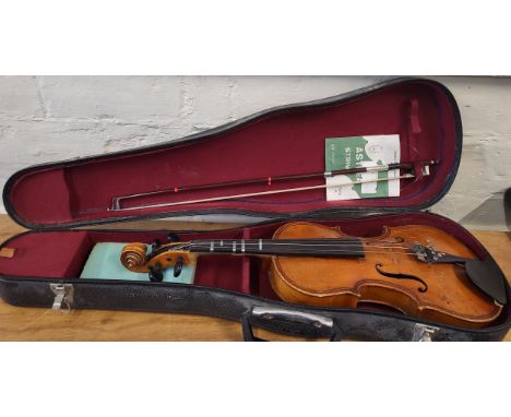 A Giovan Paolo Maggini Brescia 1687 violin copy. Presented in fair condition, body does contain some light scratches and varn