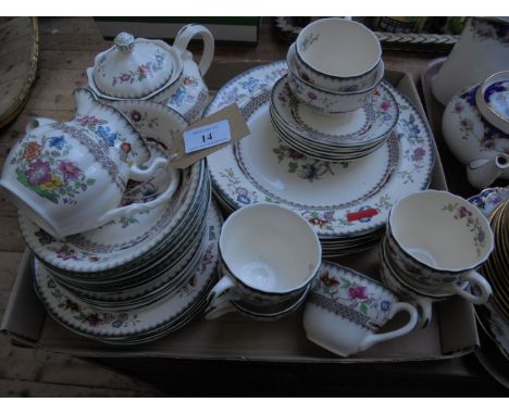 Spode 'Chinese Rose' 6 place tea and dinner service incl. pot (33 pieces)
