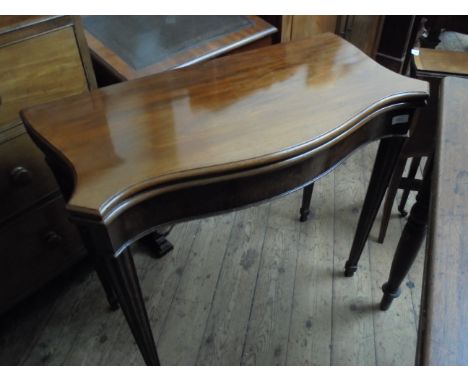 Single gate mahogany serpentine fronted fold over tea table on tapering feet (33" x 34" when fully extended)