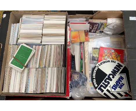 A collection of assorted modern loose trading cards including Subbuteo Squads and Pro Set, together with a collection of 1946
