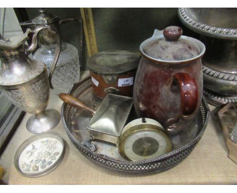 An oak and electroplate tea caddy, a vintage copper jelly mould and assorted other electroplate, brass and copper wares