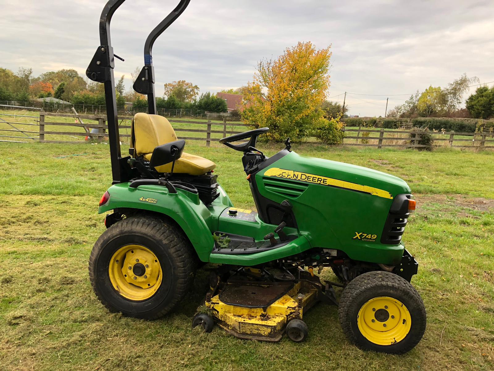DS 2011 JOHN DEERE X749 ULTIMATE 4X4 WHEEL STEER RIDE ON DIESEL LAWN MOWER *PLUS VAT* SHOWING