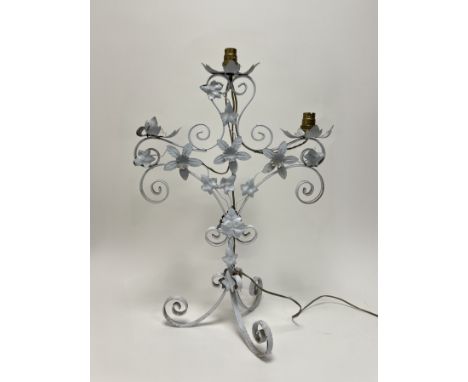 A painted metal table light with floral and vine decoration and brass light fittings raised on three spiral legs (h. 59cm) (a