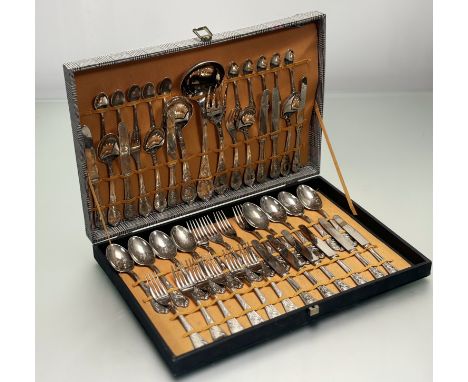 A cased set of 800 silver embossed shell pattern cutlery made in Italy comprising, twelve forks, twelve knives, ten teaspoons