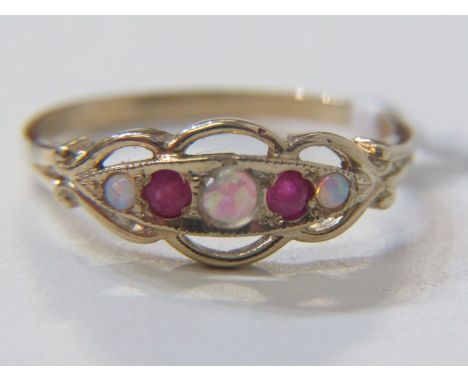 RUBY AND OPAL RING, 9ct yellow gold ring set with 3 opals and 2 rubies, size O
