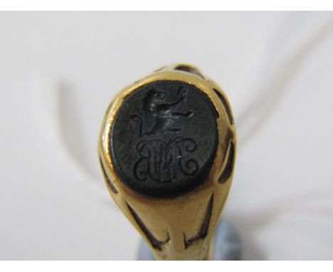 ANTIQUE SEAL RING, 18ct yellow gold ring, set a carved oval seal, size Q
