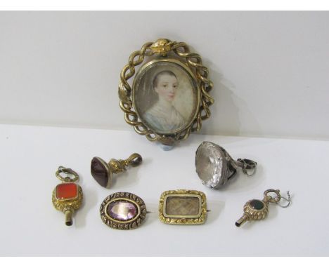 VICTORIAN JEWELLERY, oval pinchbeck portrait locket, rectangular form mourning locket and stoneset bar brooch, together with 