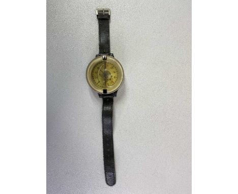 GERMAN WORLD WAR TWO AIRMAN'S WRIST COMPASS - marked 'AK39F123235-1', on original black leather strap, 6cms diameter