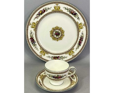 WEDGWOOD 'COLUMBIA' EXTENSIVE DINNER &amp; TEA SERVICE - approx 190 pieces including 5 x tureens and covers, meat platters, s