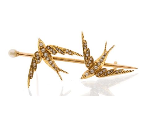 An Edwardian 15ct gold and split pearl bar brooch, two swallows in flight both bodies and wings set with pearls, overlaid to 