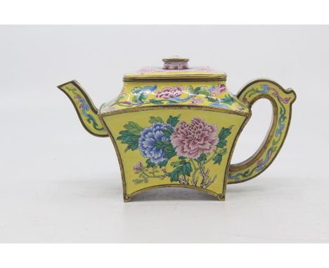 AN IMPORTANT AND RARE IMPERIAL QUALITY CHINESE BEIJING ENAMEL WINE EWER AND COVERHu, Qianlong four-character mark and of the 