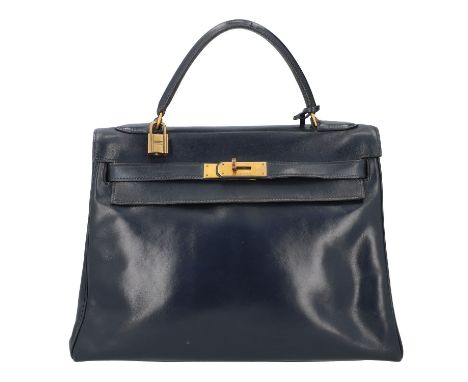 HERMÈS VINTAGE Henkeltasche "KELLY BAG 32". Aus dem Jahr 1980 ("J" im Kreis Stempel). Nachtblau Boxcalf Leder mit vergoldeter