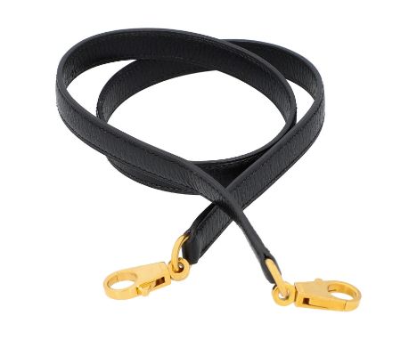 HERMÈS VINTAGE Schulterriemen, L.: 89 cm. Genarbtes Leder in Schwarz mit vergoldeten Karabinern. Gebrauchsspuren vorhanden. B