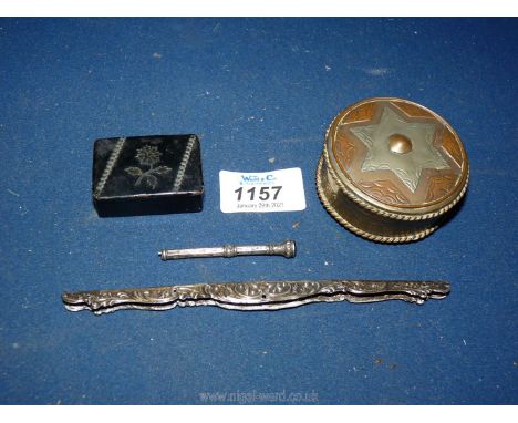 A brass and mixed metal snuff box, a papier mache snuff box, a Birmingham silver comb holder and a propelling pencil with red