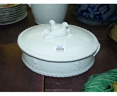 A Royal Worcester 'Gourmet oven' casserole dish.