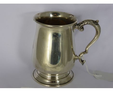 A Gentleman's Solid Silver Tankard, Sheffield hallmark, m.m GH dated 1943, approx 320 gms