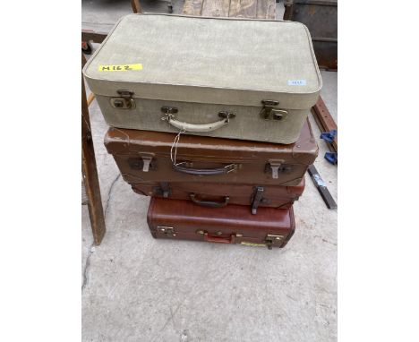 AN ASSORTMENT OF VINTAGE TRAVEL CASES 