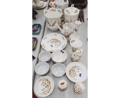 A LARGE QUANTITY OF AYNSLEY 'COTTAGE GARDEN' TO INCLUDE A TABLE LAMP, PLANTER, BOWLS, PLATES, VASES, A LIDDED POT, OWL, ETC 