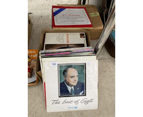 AN ASSORTMENT OF VINTAGE LP RECORDS 
