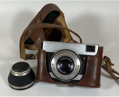 A VINTAGE CASED CARL ZEISS WERRA 1 CAMERA WITH TESSAR 50MM LENS 