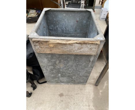 A LARGE GALVANISED TANK PLANTER (61CM x 61CM x 92CM) 