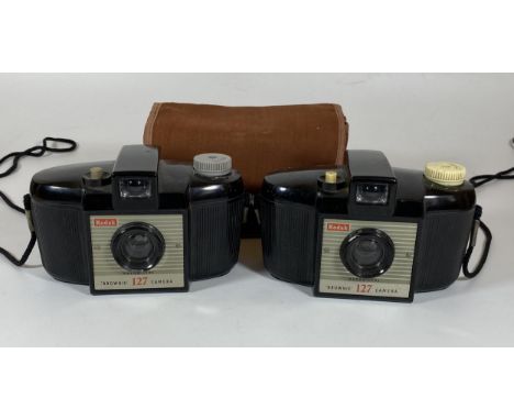 TWO VINTAGE KODAK BROWNIE 127 CAMERAS, ONE WITH CASE 