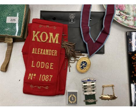 A QUANTITY OF MASONIC ITEMS TO INCLUDE A K. O. M. ALEXANDER LODGE NO. 1087 SASH, PLUS A MEDAL AND BADGES 